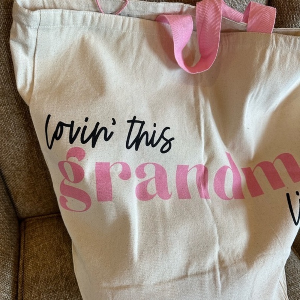 ISO! Lovin’ this grandma life tote bag